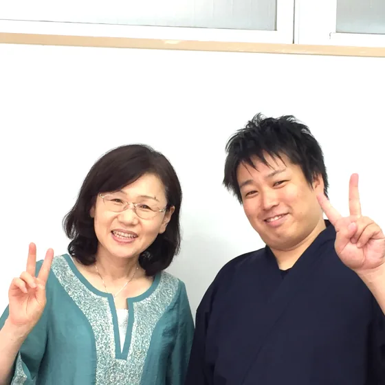50代女性 はるみさんと院長のツーショット写真
